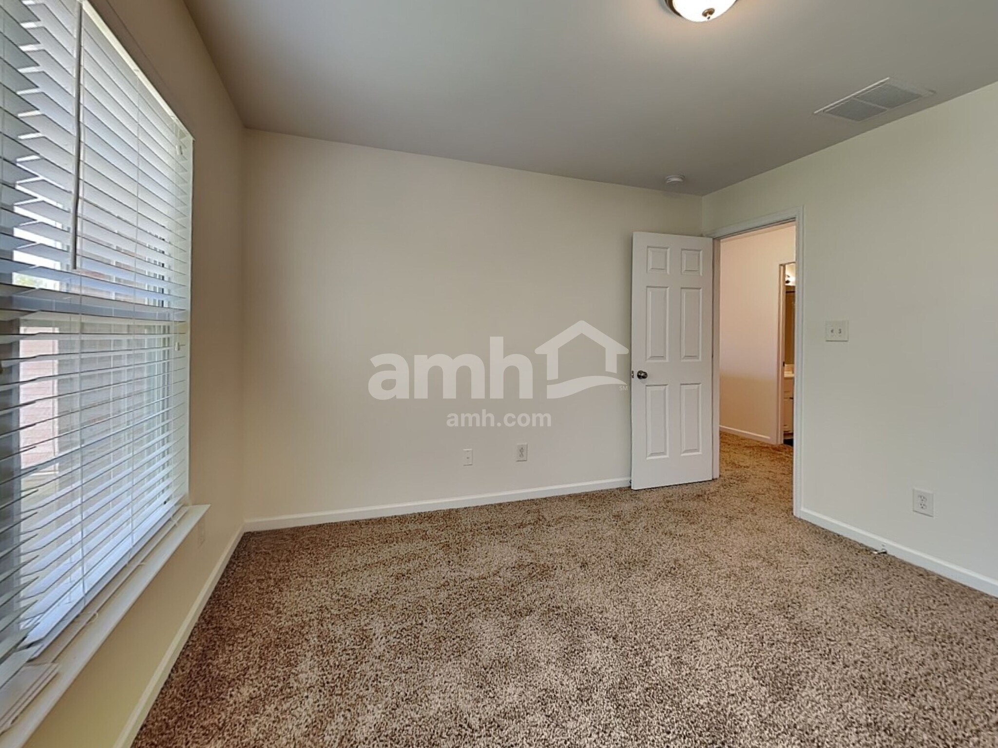 Building Photo - 1440 Cantwell Ct
