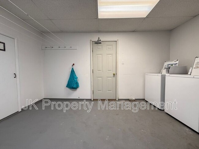 Building Photo - 310 5th St N