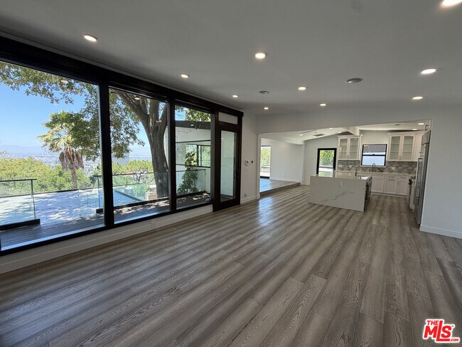 Building Photo - 3565 Multiview Dr