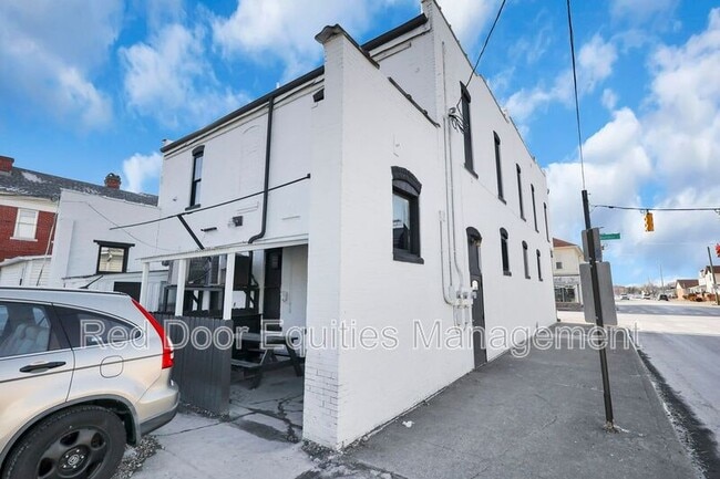 Building Photo - 530 1/2 N Columbus St