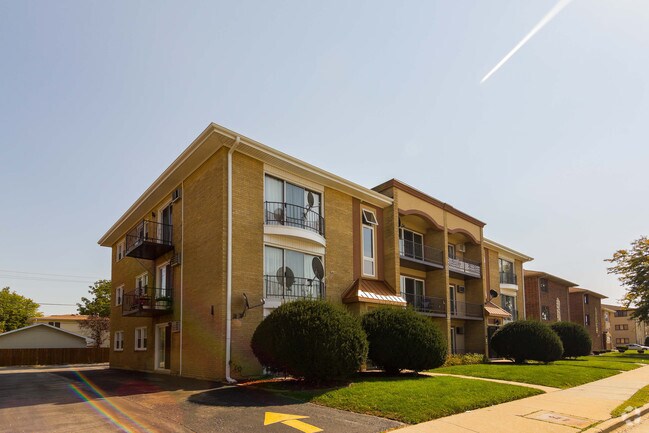 Building Photo - 9519 Ridgeland Ave