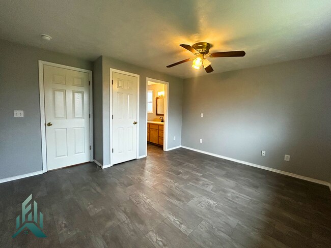 Building Photo - Updated 3 Bed 2 Bath Home