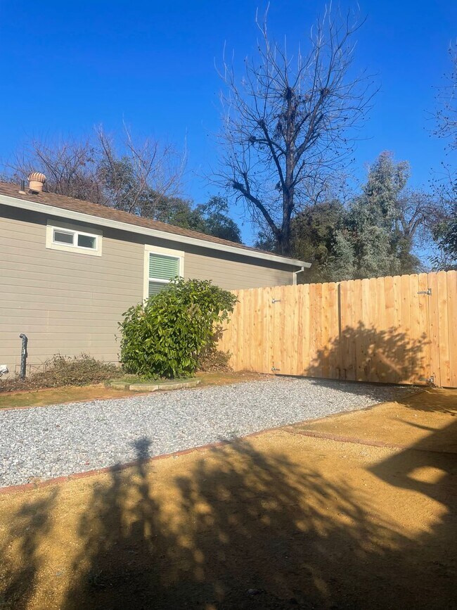 Building Photo - 5553 Elm Ln