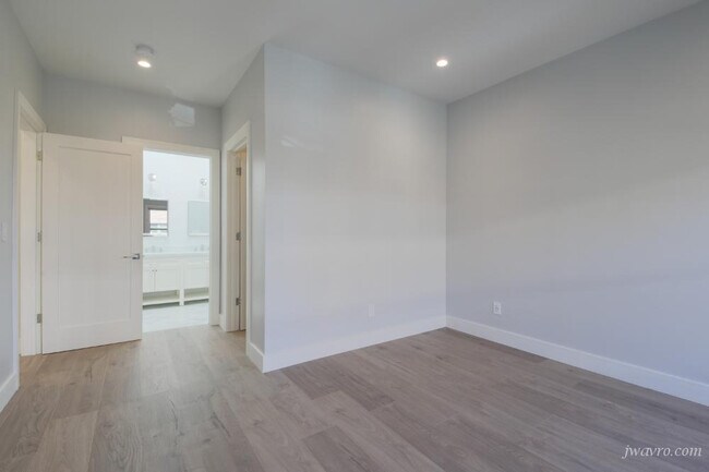 Building Photo - 127 Ashbury St