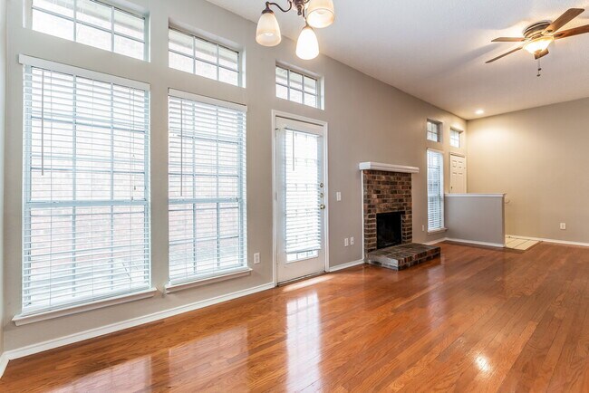 Building Photo - 1345 Overlook Dr