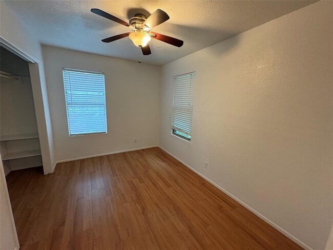 Building Photo - 1011 Chesapeake Dr