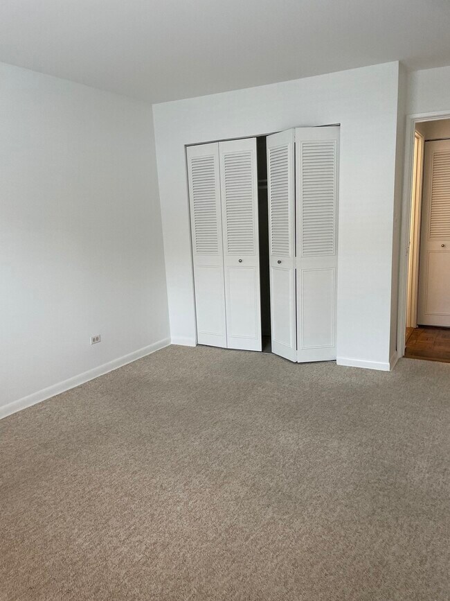 Building Photo - 644 W Arlington Pl