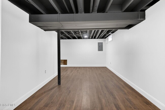 Building Photo - 10 Derry Ln