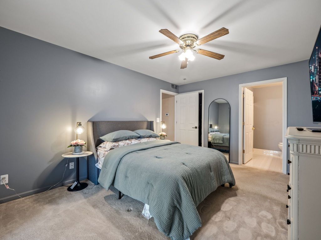 Building Photo - 44975 Marigold Dr
