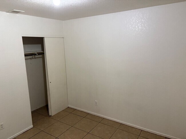 Building Photo - Charming 3 Bedroom 2 Bath Family Home in South Tucson