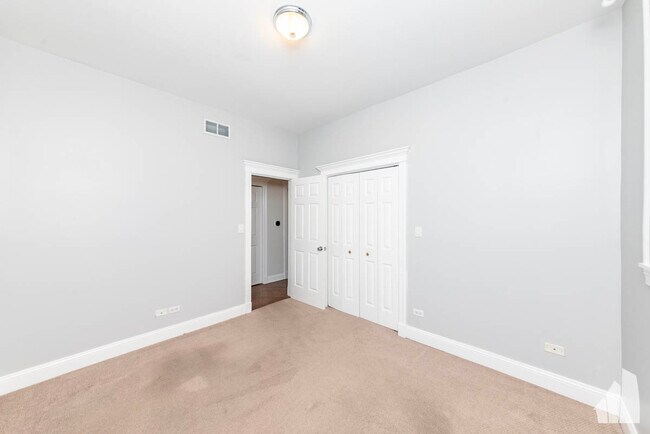 Building Photo - 2014 W Augusta Blvd