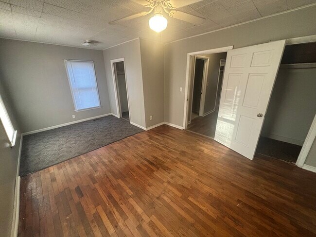 Building Photo - 1115 N Carlos Ave