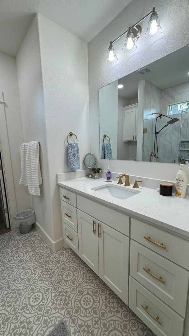 Building Photo - Gorgeous 3/2 House Corner Lot in Downtown Bryan w/ July Move In!