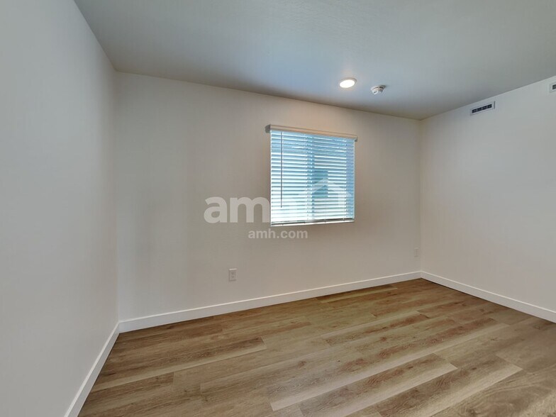 Building Photo - 9717 W Luxton Ln