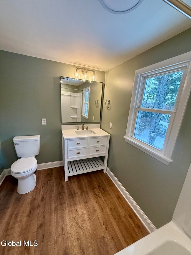 Building Photo - 2 Pinewood Ct