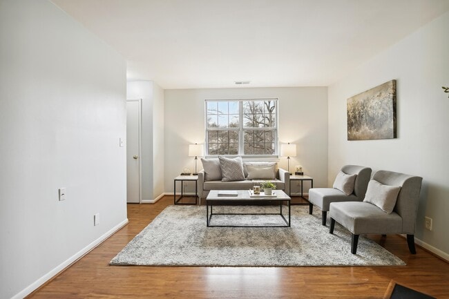 Building Photo - 2649 S Walter Reed Dr