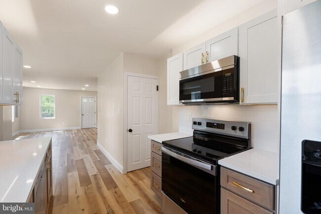 Building Photo - 563 Rosedale Rd