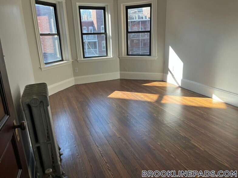 Building Photo - 1855 Beacon St