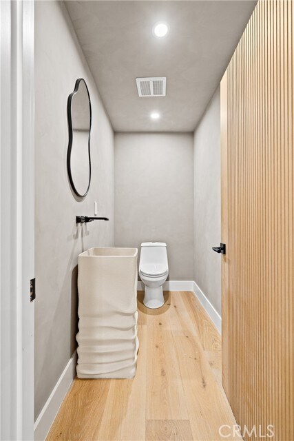 Building Photo - 5157 Woodley Ave