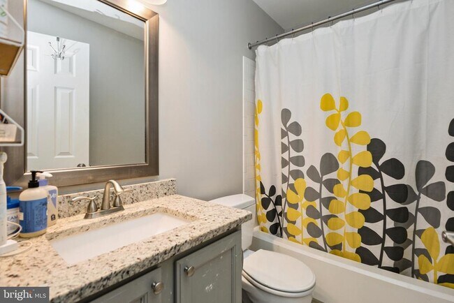 Building Photo - 46738 Oakmere Terrace