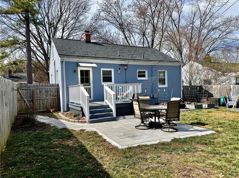 Building Photo - 807 Hill Top Dr