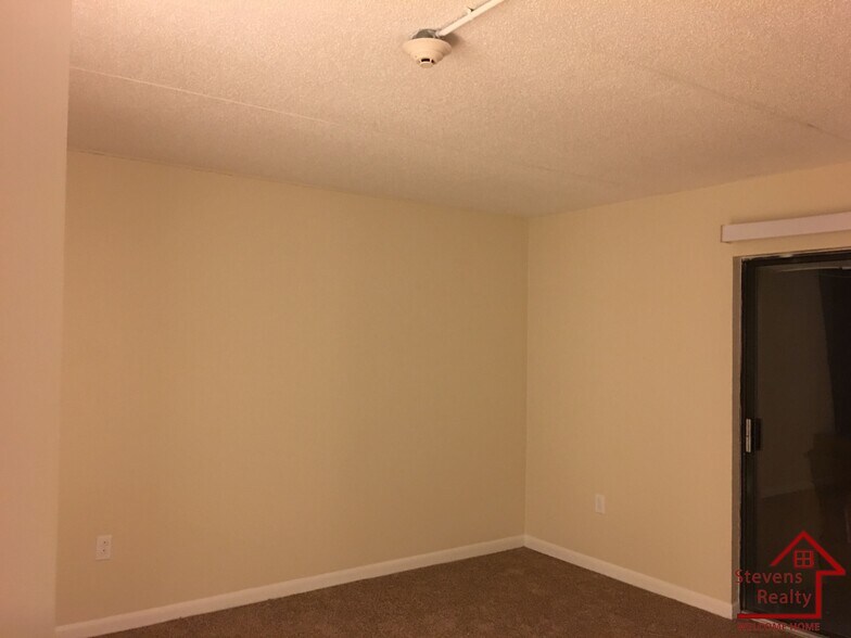 Building Photo - 915 S Seminole Dr