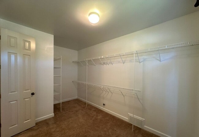 Building Photo - 10135 Ridgewood Oak Dr