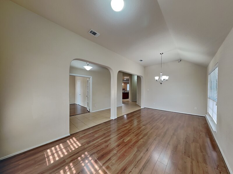 Building Photo - 1605 Grey Willow Ln