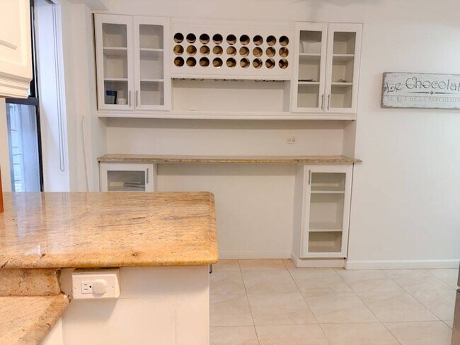 Building Photo - 420 W 206th St