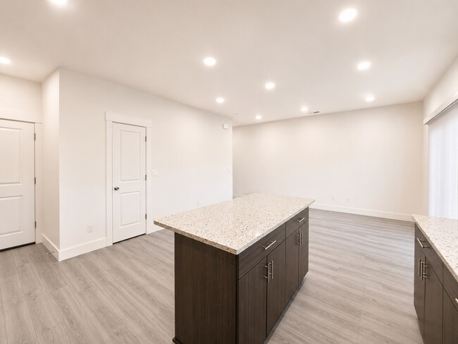 Building Photo - 5882 W 40th Ct