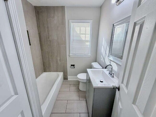 Building Photo - 101 E Davant Ave