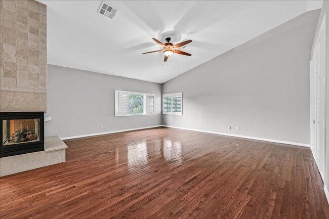 Building Photo - Fully Upgraded 5 Bedroom 4.5 Bathroom in Guard Gated Foothills Community!