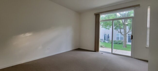 Building Photo - 2871 Vernal Ln