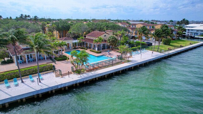 Building Photo - 1110 Lake Shore Dr