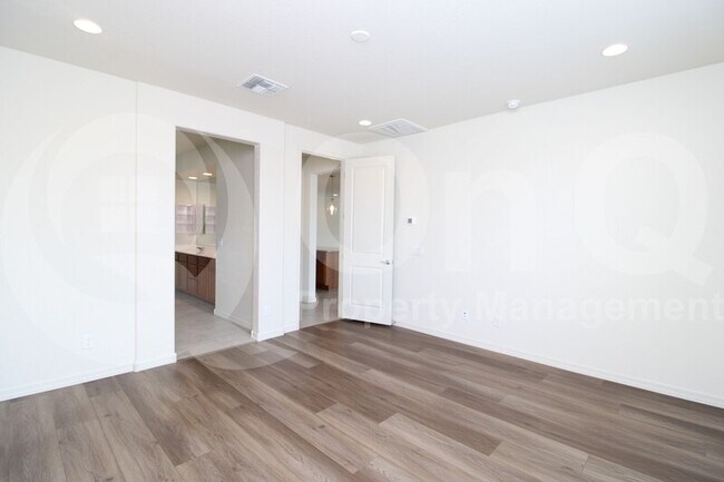 Building Photo - 5866 N 86th Ln