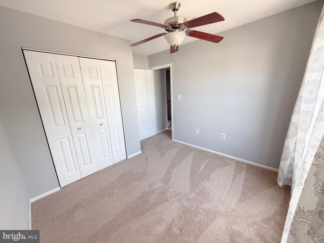 Building Photo - 9424 Sea Breeze Ct