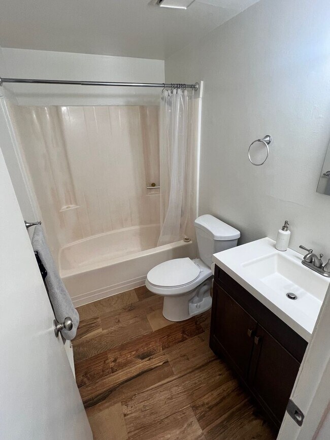 Building Photo - Hickory Street