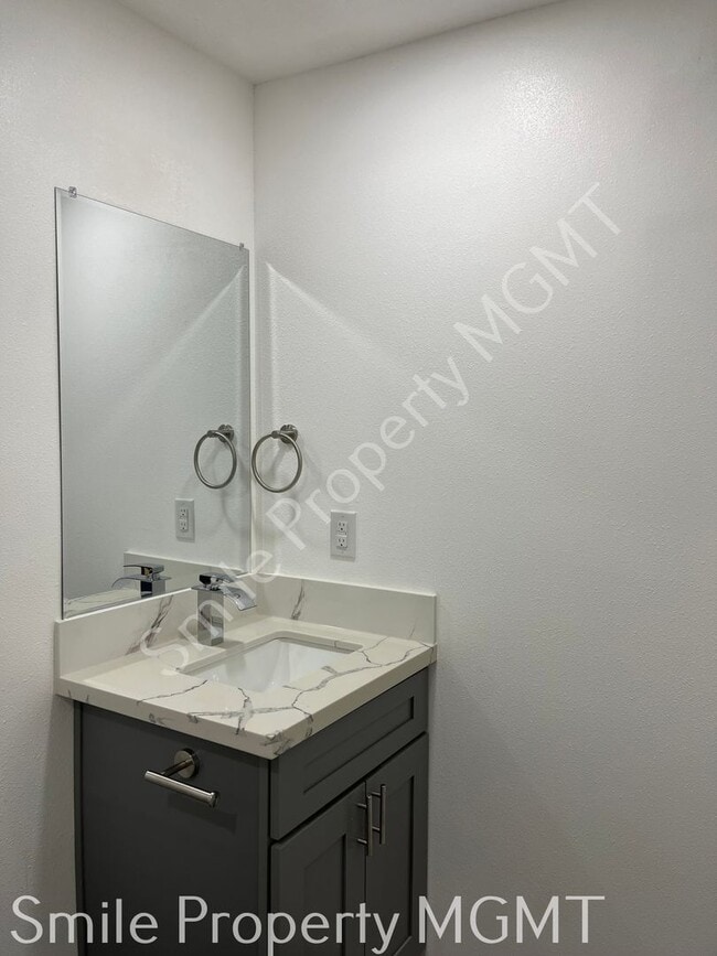 Building Photo - 3-bedroom One Level Single House in SE Por...