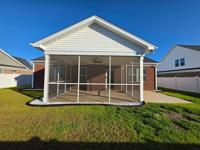 Building Photo - 3360 Rustic Dr