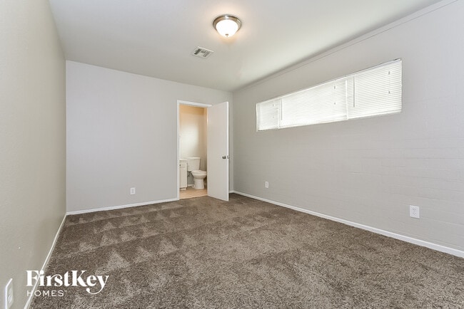 Building Photo - 5236 Apple Valley Ln