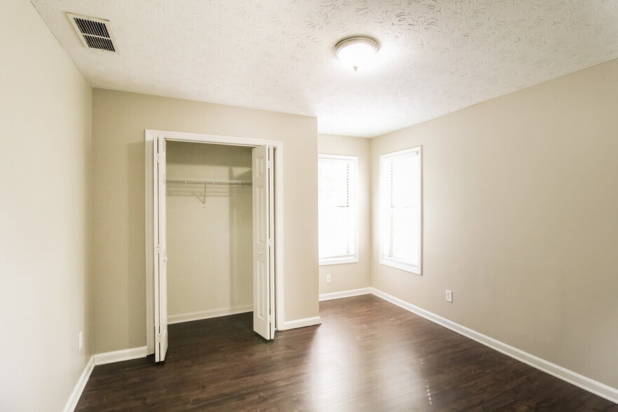 Building Photo - 671 Woodstone Rd