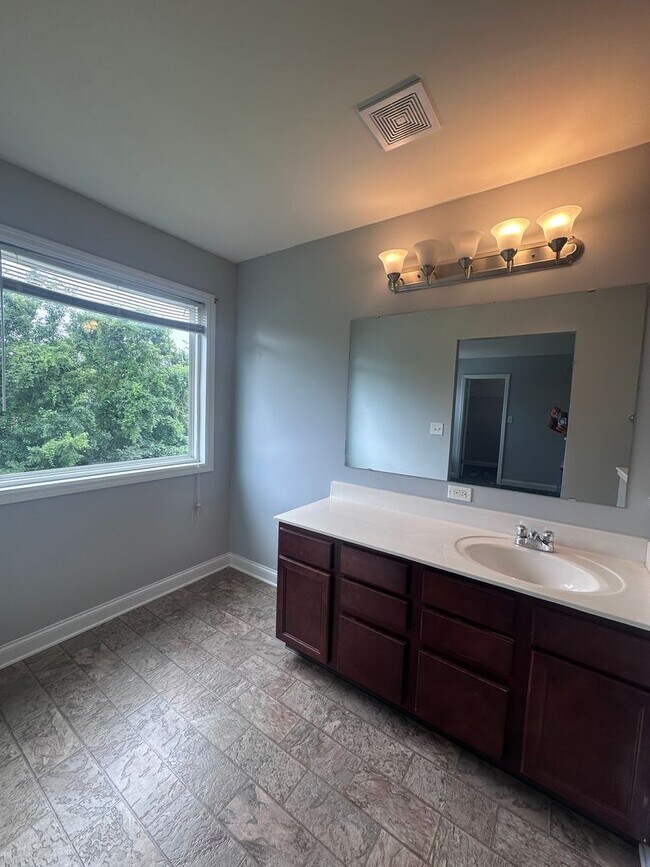 Building Photo - 5519 Bannon Crossings Dr