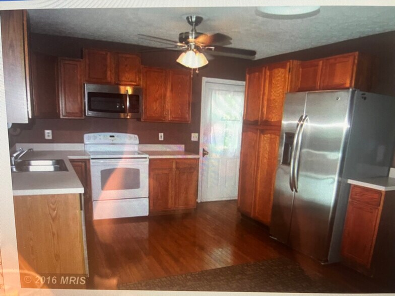 Building Photo - 39318 Summit Hill Dr