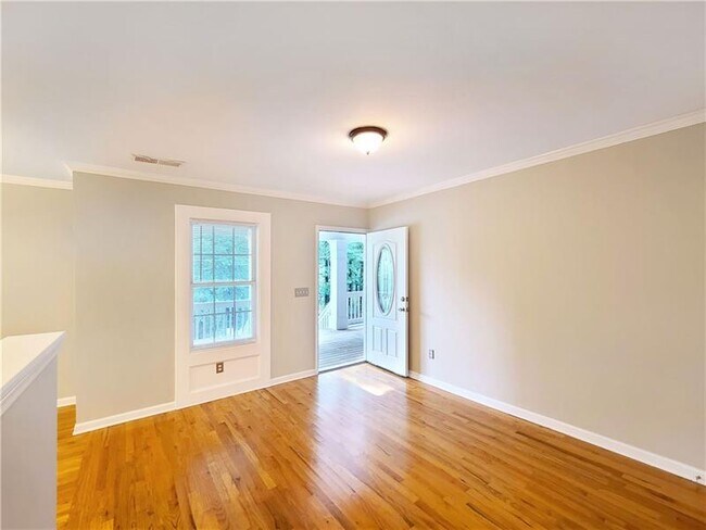 Building Photo - 140 Brook Cir SE