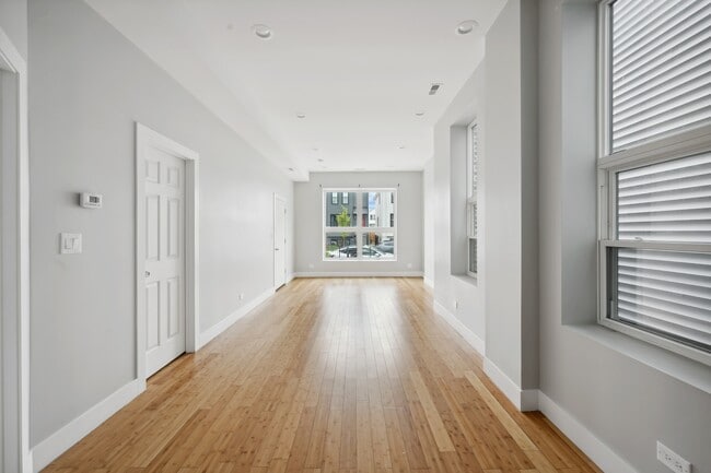 Building Photo - 2526 W Lexington St