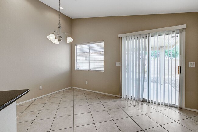 Building Photo - Adorable single story in a gated community!