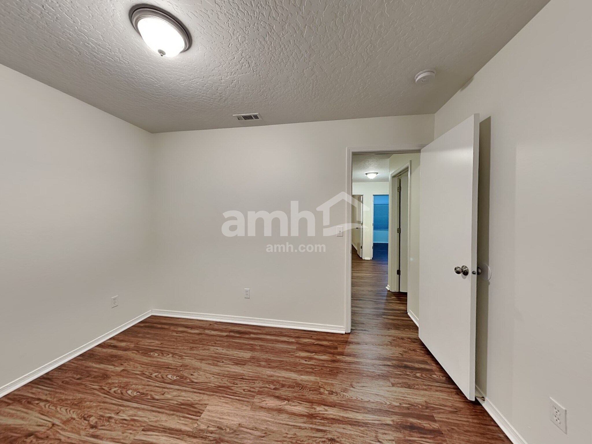 Building Photo - 1211 N Cambrick Dr