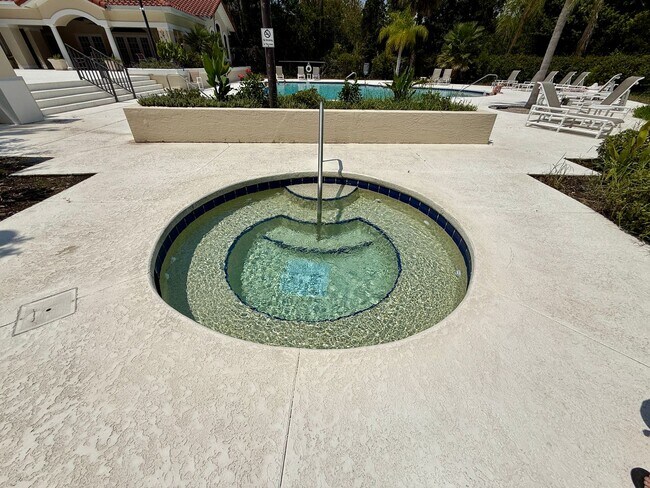 Building Photo - 3 bedroom, 3 bath Luxury Living Along the ...