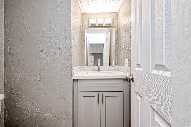 Building Photo - 9831 Orangevale Dr