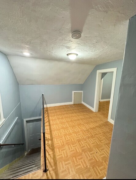 Building Photo - 89 Hamlet Ave